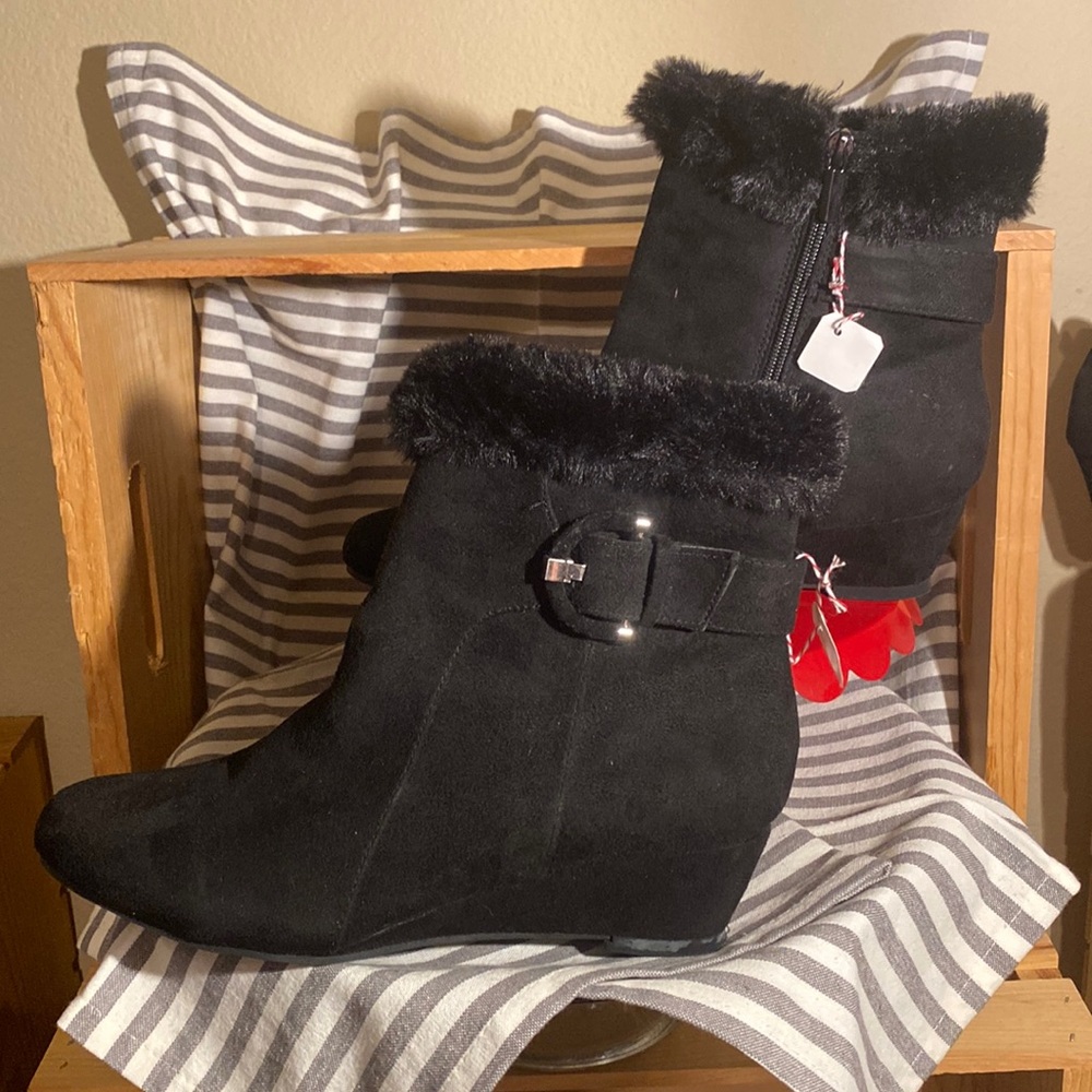 #68 IMPO Boots - Black w/Faux Fur